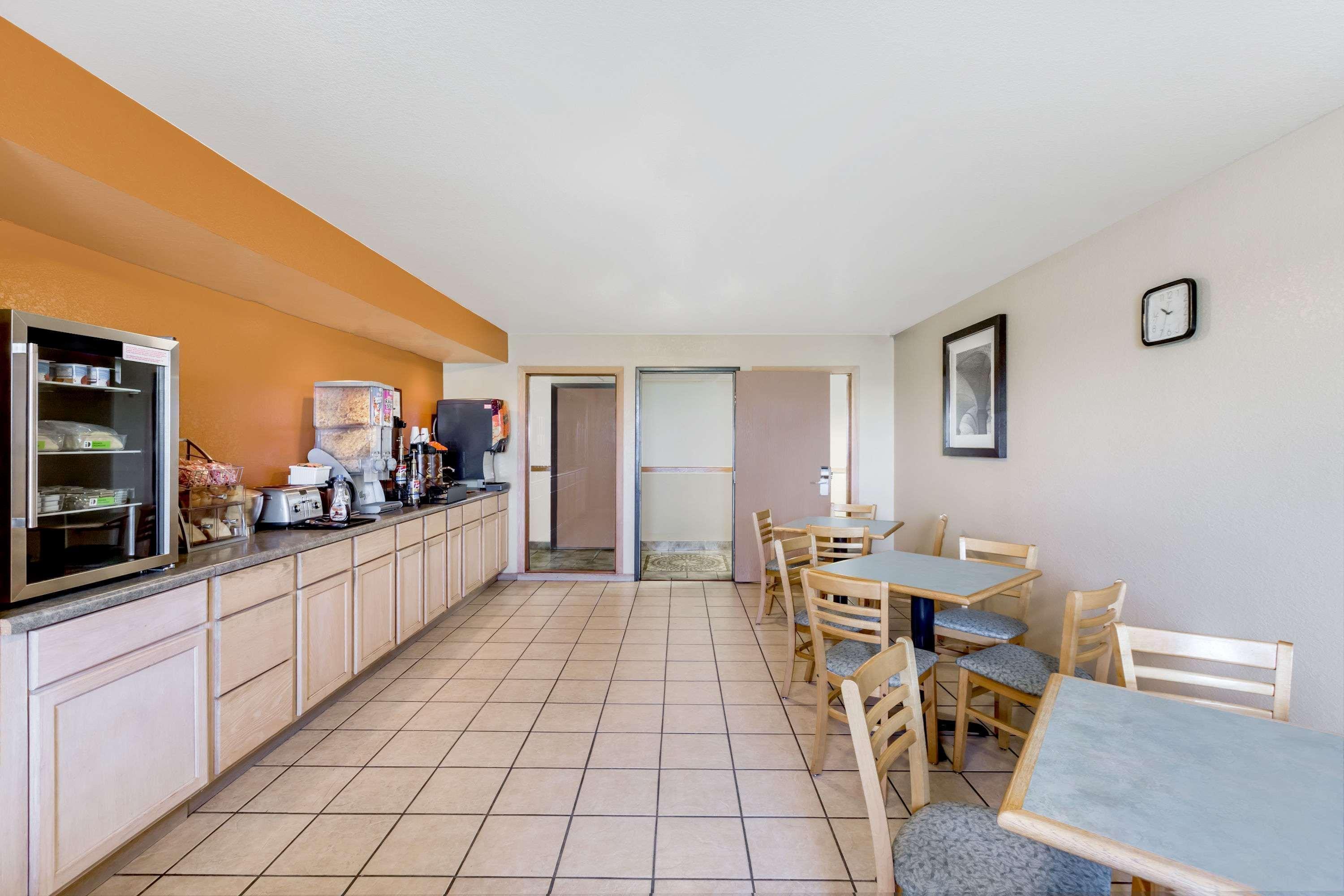 Super 8 By Wyndham Grinnell Ia Exteriér fotografie